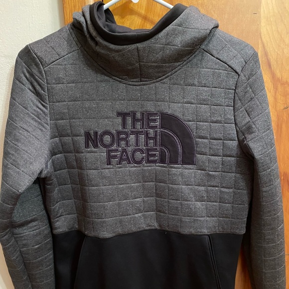 The North Face Quilted Half Dome Shiny Gray & Black Cowl Funnel Hoodie Like New - Picture 2 of 3